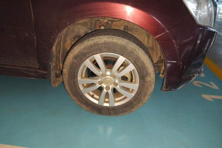 Used Venucia T70 2015 2.0L CVT Smart Choice Edition Right Front Wheel Hub