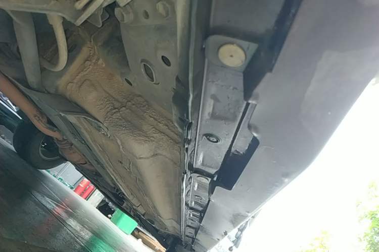 Used Venucia T70 2015 2.0L CVT Smart Choice Edition Right Side Sill
