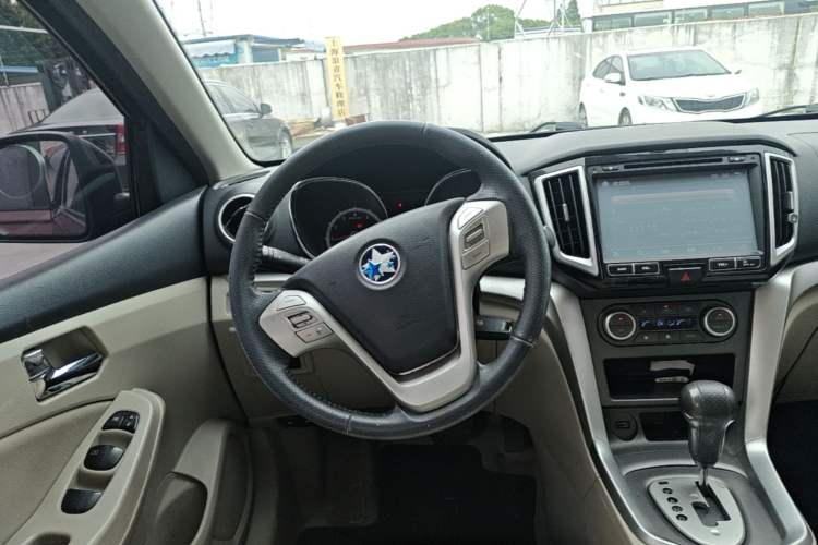 Used Venucia T70 2015 2.0L CVT Smart Edition Steering Wheel
