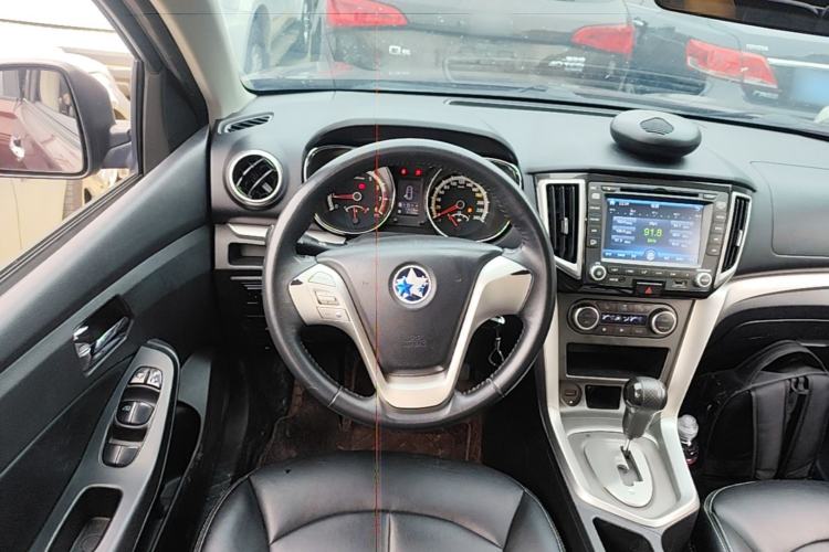 Used Venucia T70 2015 2.0L CVT Smart Edition Steering Wheel
