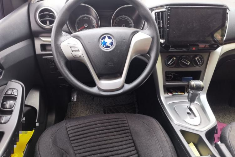 Used Venucia T70 2015 2.0L CVT Smart Choice Edition Steering Wheel