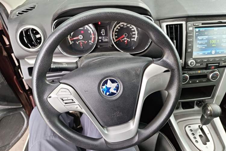Used Venucia T70 2015 2.0L CVT Smart Edition Steering Wheel
