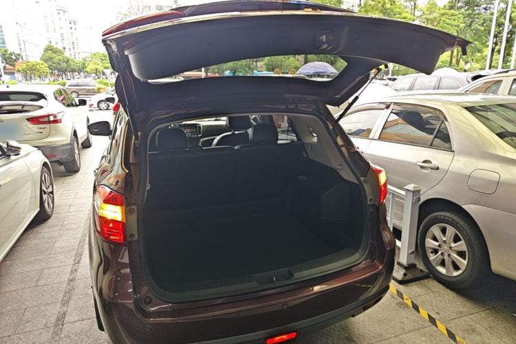 Used Venucia T70 2015 2.0L CVT Smart Choice Edition Trunk