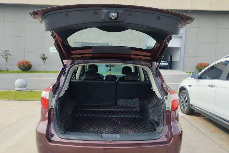 Used Venucia T70 2015 1.6L Manual Ruixing Edition Trunk