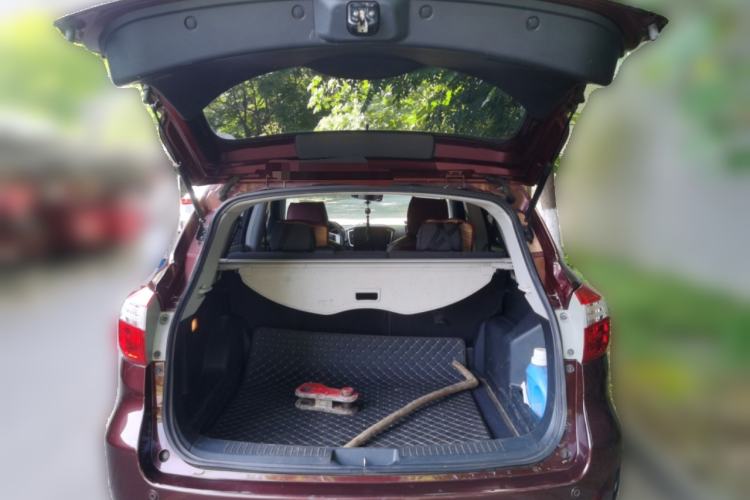 Used Venucia T70 2015 2.0L CVT Smart Choice Edition Trunk