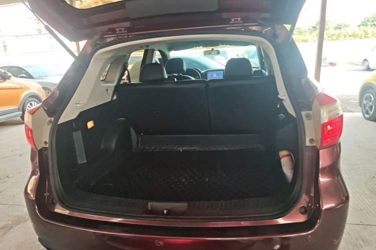 Used Venucia T70 2015 2.0L CVT Smart Choice Edition Trunk