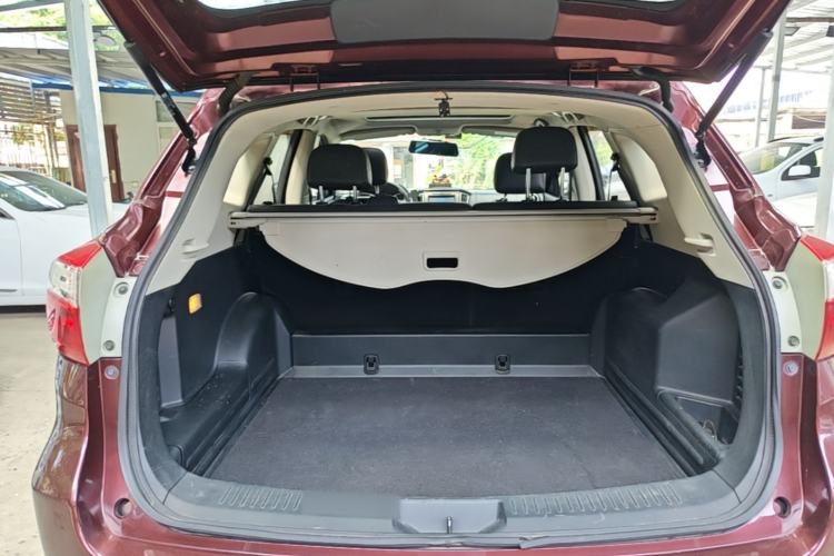 Used Venucia T70 2015 2.0L CVT Smart Edition Trunk