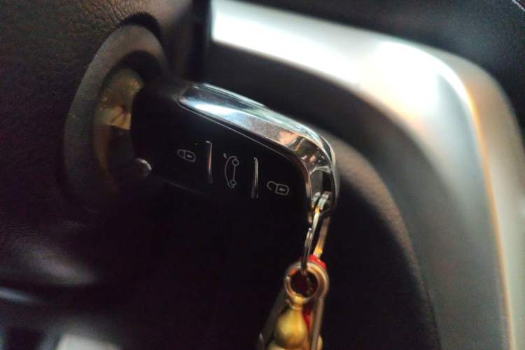 Used Venucia T70 2015 2.0L CVT Smart Edition Vehicle Key