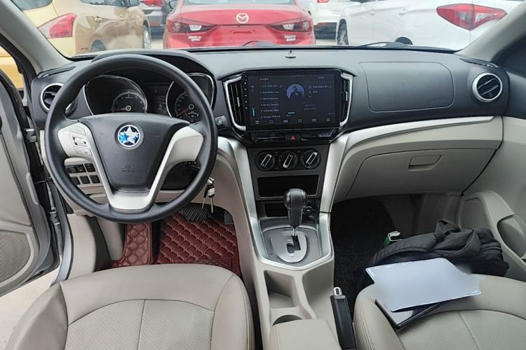Used Venucia T70 2015 2.0L CVT Smart Choice Edition Center Console