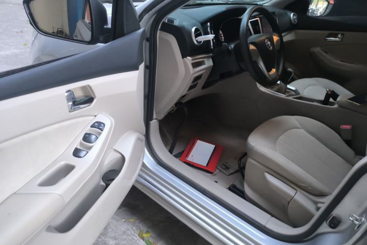 Used Venucia T70 2015 1.6L Manual Ruixing Edition Driver Seat