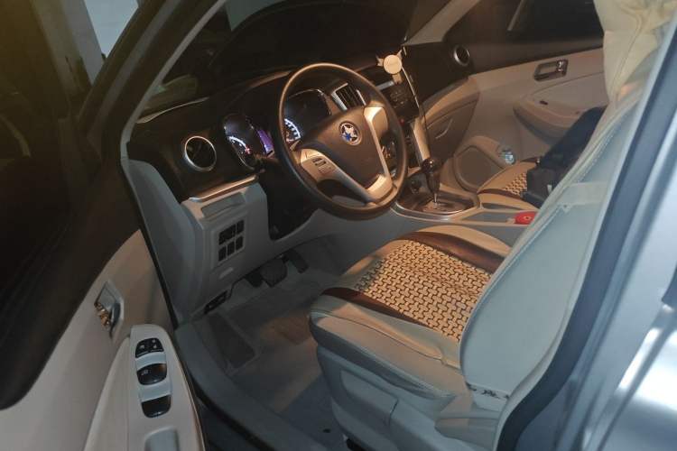 Used Venucia T70 2015 2.0L CVT Smart Choice Edition Driver Seat