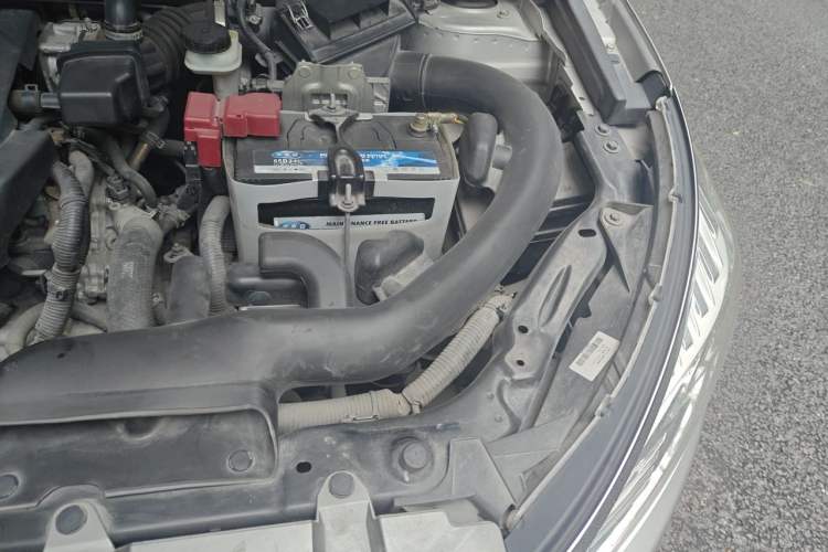 Used Venucia T70 2015 2.0L CVT Smart Choice Edition Engine Bay Left