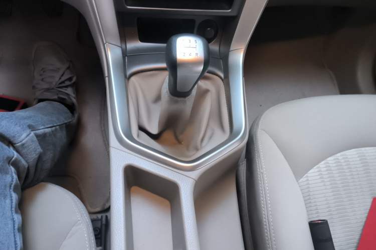 Used Venucia T70 2015 1.6L Manual Ruixing Edition Gear Lever