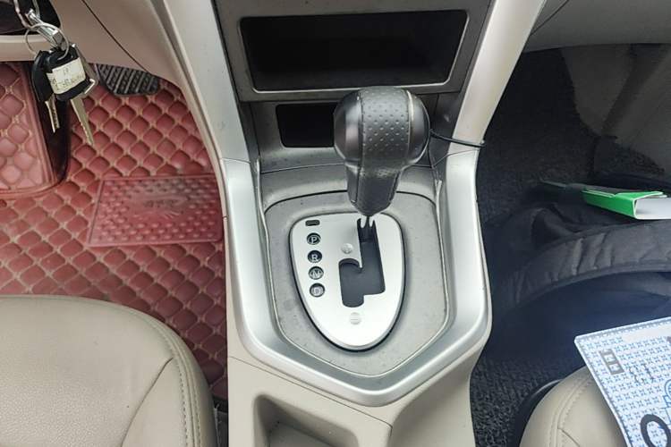 Used Venucia T70 2015 2.0L CVT Smart Choice Edition Gear Lever