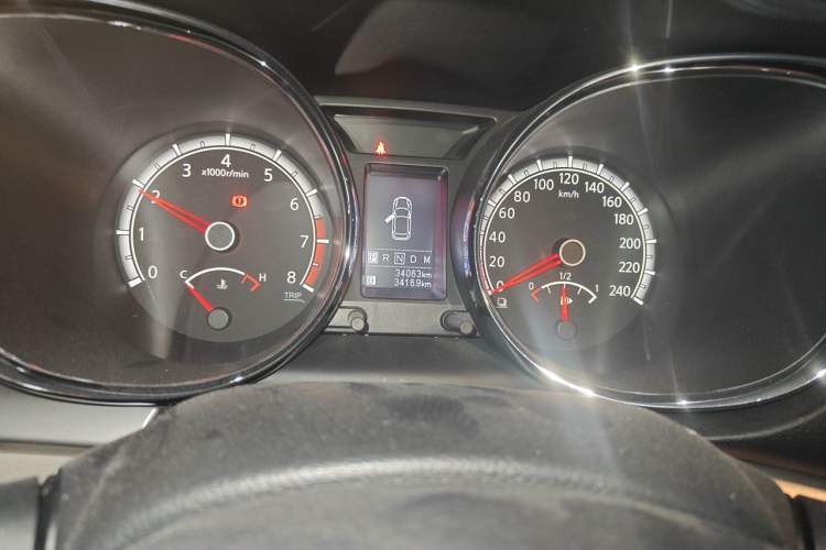 Used Venucia T70 2015 2.0L CVT Smart Choice Edition Odometer Close Up