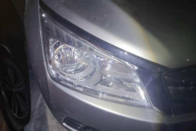 Used Venucia T70 2015 2.0L CVT Smart Choice Edition Right Front Headlight