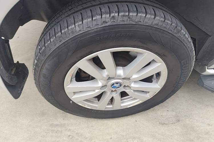 Used Venucia T70 2015 2.0L CVT Smart Choice Edition Right Rear Wheel Hub