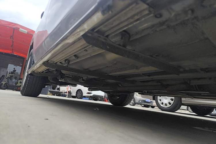 Used Venucia T70 2015 2.0L CVT Smart Choice Edition Right Side Sill