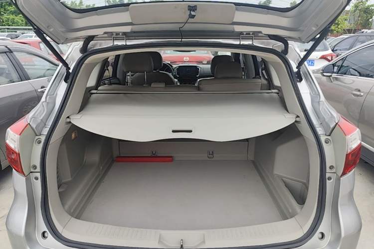 Used Venucia T70 2015 2.0L CVT Smart Choice Edition Trunk