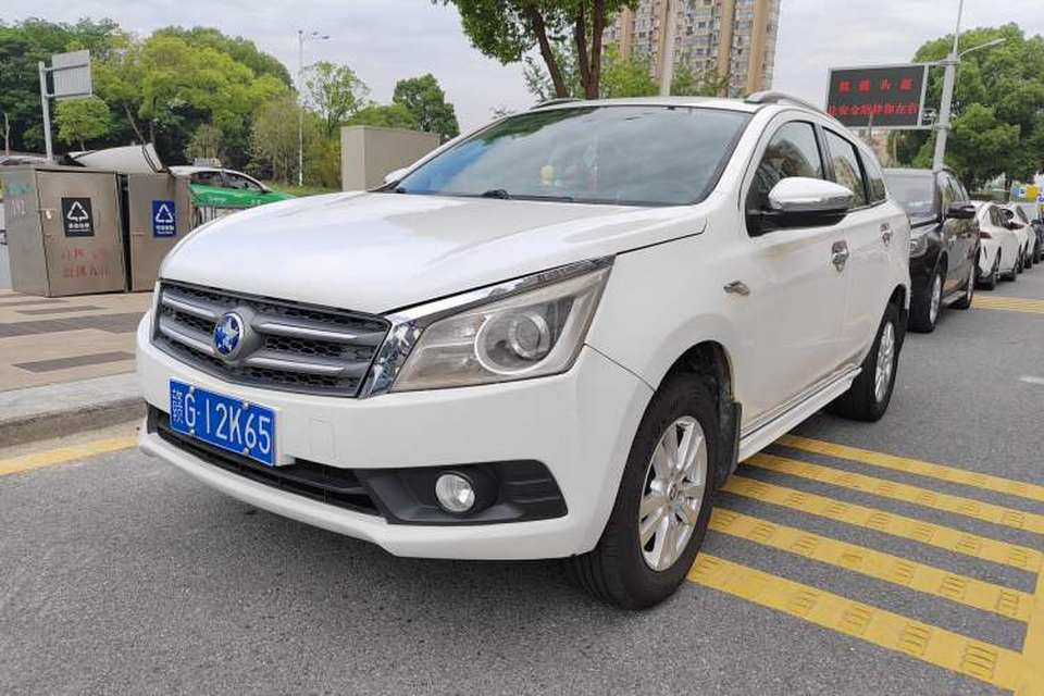Venucia T70 2015