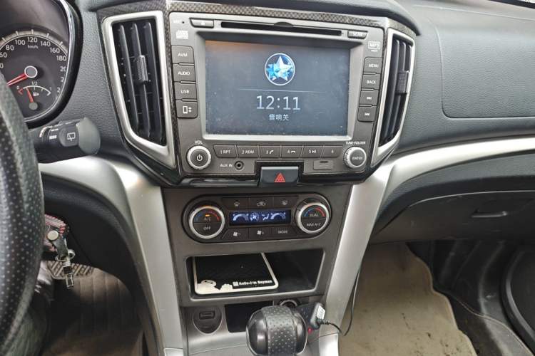 Used Venucia T70 2015 2.0L CVT Smart Edition Audio And AC Panel