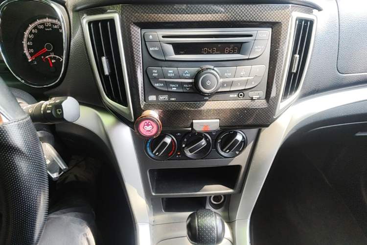 Used Venucia T70 2015 2.0L CVT Smart Choice Edition Audio And AC Panel