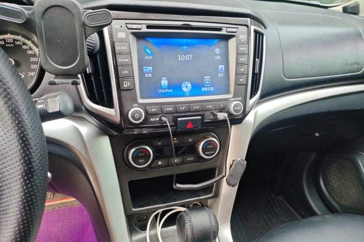 Used Venucia T70 2015 2.0L CVT Smart Edition Audio And AC Panel