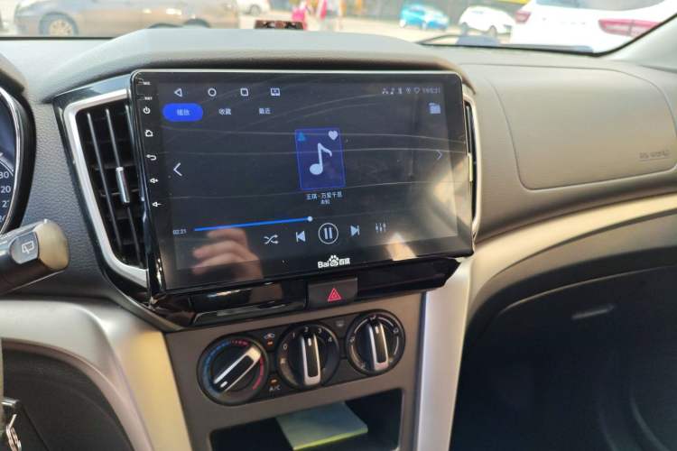 Used Venucia T70 2015 2.0L CVT Smart Choice Edition Audio And AC Panel