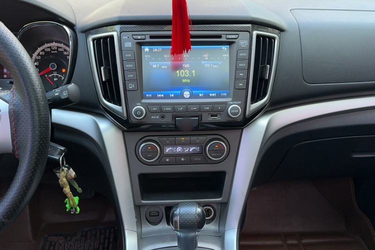 Used Venucia T70 2015 2.0L CVT Smart Edition Audio And AC Panel