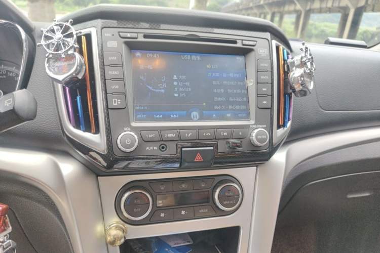 Used Venucia T70 2015 2.0L CVT Smart Edition Audio And AC Panel