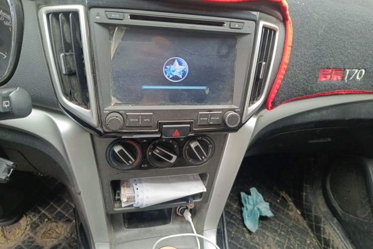 Used Venucia T70 2015 2.0L Manual RuiQu Version Audio And AC Panel