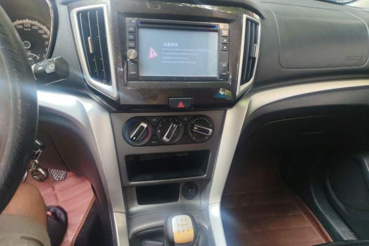 Used Venucia T70 2015 1.6L Manual Ruixing Edition Audio And AC Panel