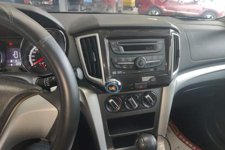 Used Venucia T70 2015 2.0L CVT Smart Choice Edition Audio And AC Panel