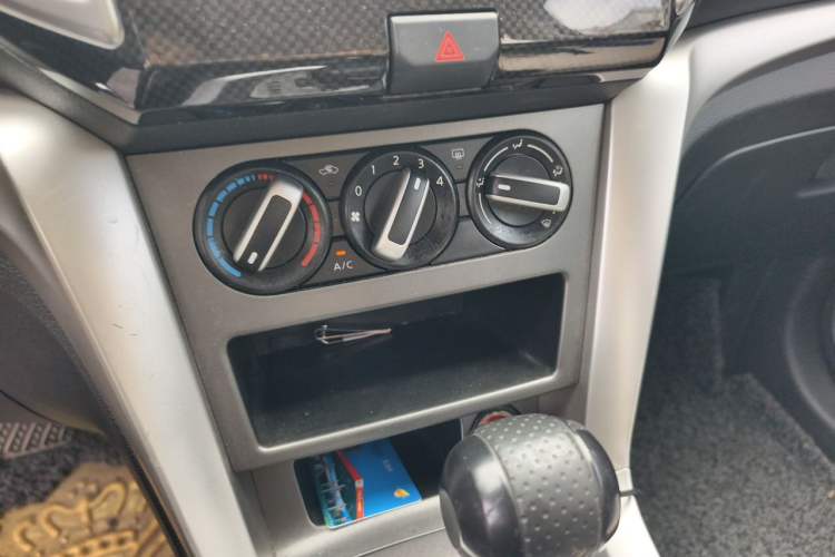Used Venucia T70 2015 2.0L CVT Smart Choice Edition Audio And AC Panel