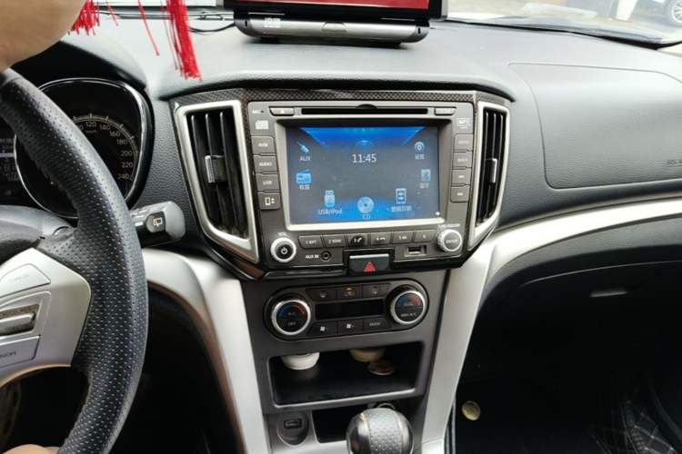 Used Venucia T70 2015 2.0L CVT Smart Edition Audio And AC Panel
