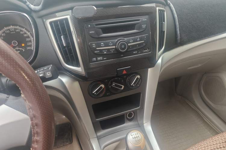 Used Venucia T70 2015 2.0L Manual RuiQu Version Audio And AC Panel