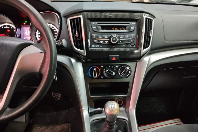 Used Venucia T70 2015 2.0L Manual RuiQu Version Audio And AC Panel