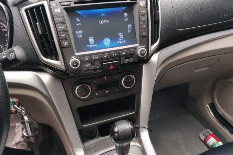 Used Venucia T70 2015 2.0L CVT Smart Edition Audio And AC Panel