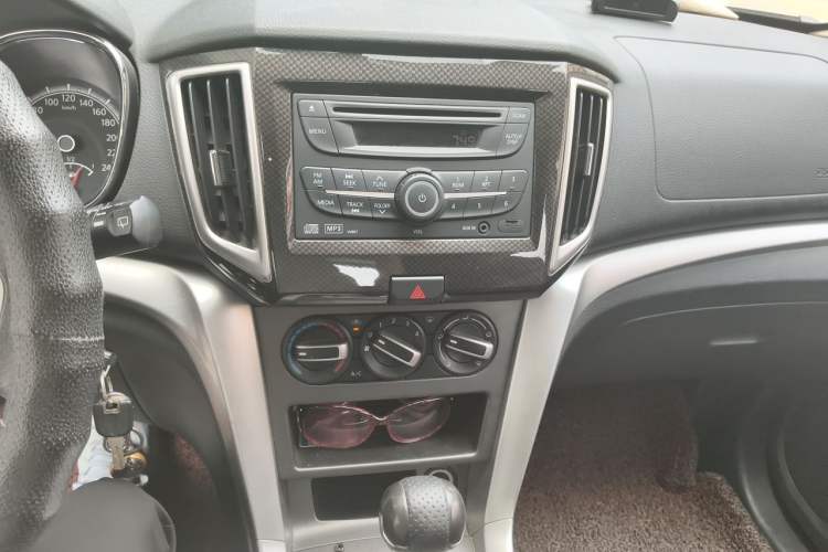 Used Venucia T70 2015 2.0L CVT Smart Choice Edition Audio And AC Panel