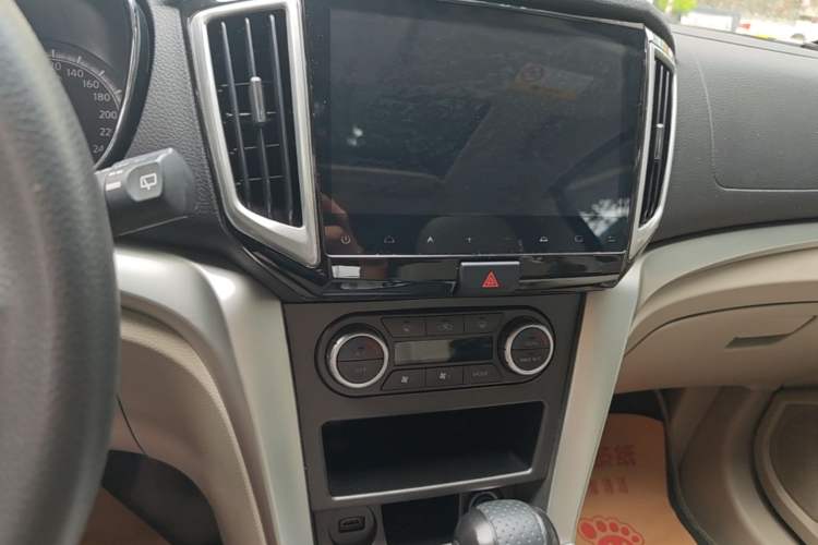 Used Venucia T70 2015 2.0L CVT Smart Edition Audio And AC Panel