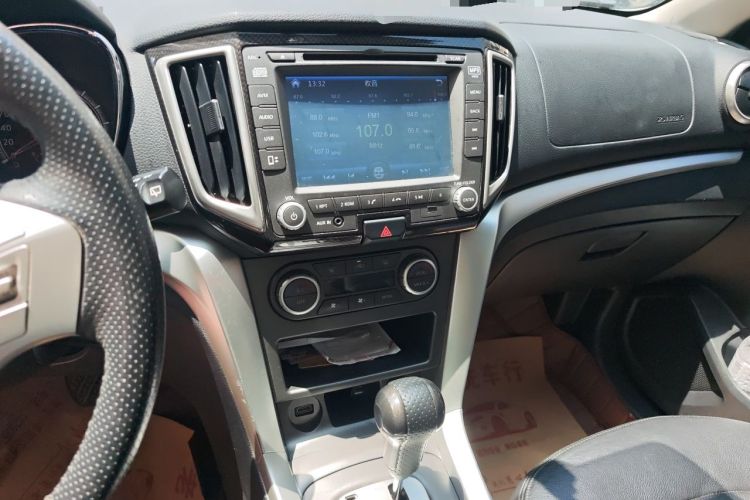Used Venucia T70 2015 2.0L CVT Smart Edition Audio And AC Panel