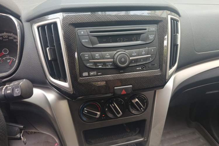 Used Venucia T70 2015 2.0L CVT Smart Choice Edition Audio And AC Panel