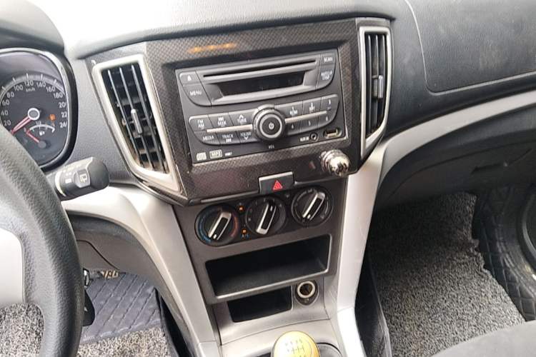 Used Venucia T70 2015 2.0L Manual RuiQu Version Audio And AC Panel