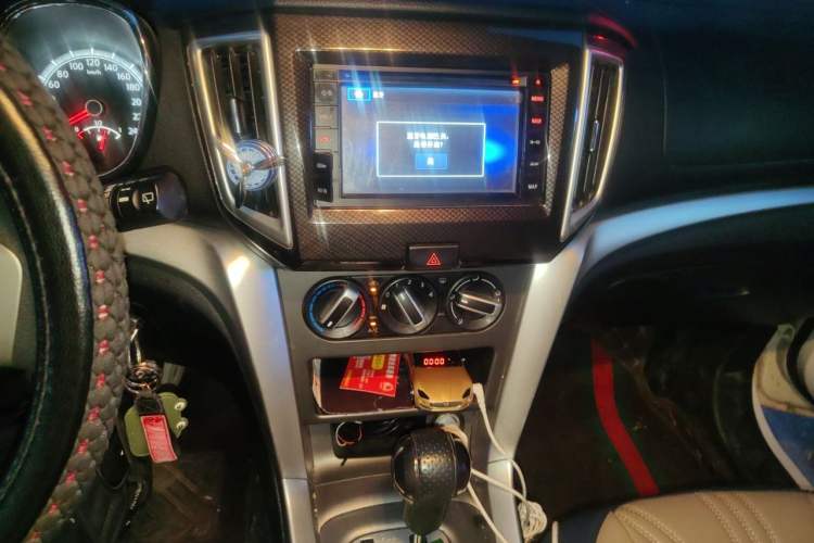 Used Venucia T70 2015 2.0L CVT Smart Choice Edition Audio And AC Panel