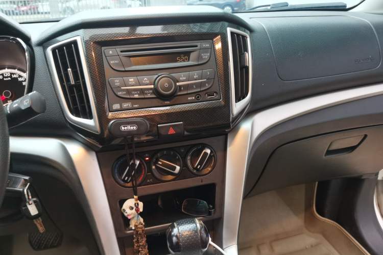 Used Venucia T70 2015 2.0L CVT Smart Choice Edition Audio And AC Panel