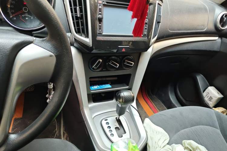 Used Venucia T70 2015 2.0L CVT Smart Choice Edition Audio And AC Panel