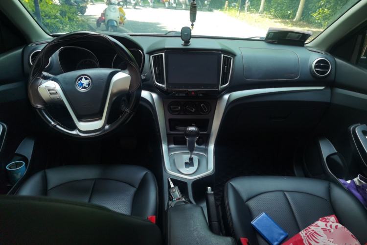 Used Venucia T70 2015 2.0L CVT Smart Choice Edition Center Console