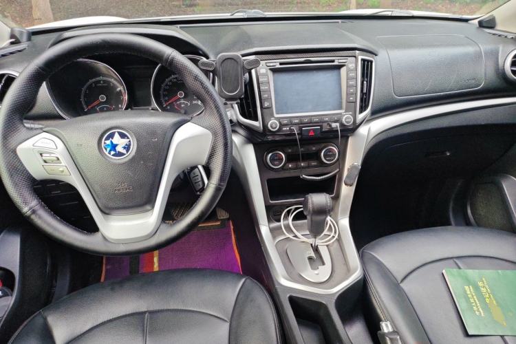 Used Venucia T70 2015 2.0L CVT Smart Edition Center Console