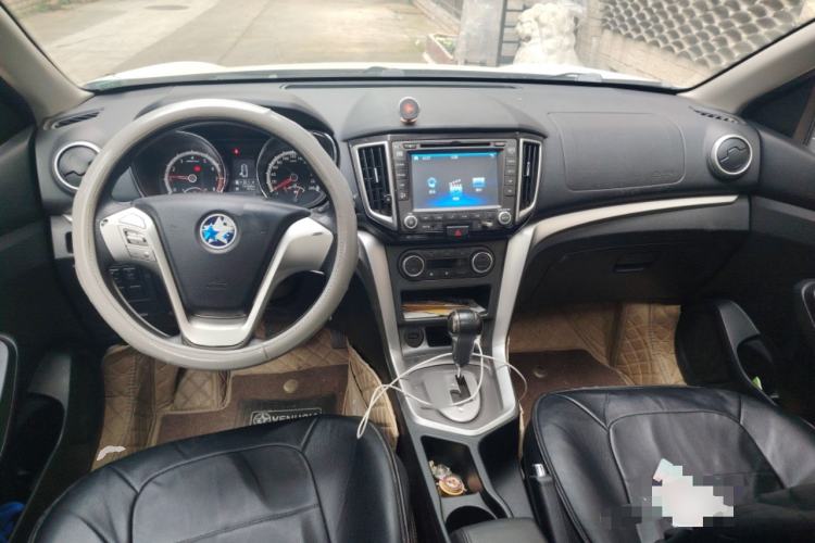 Used Venucia T70 2015 2.0L CVT Smart Edition Center Console