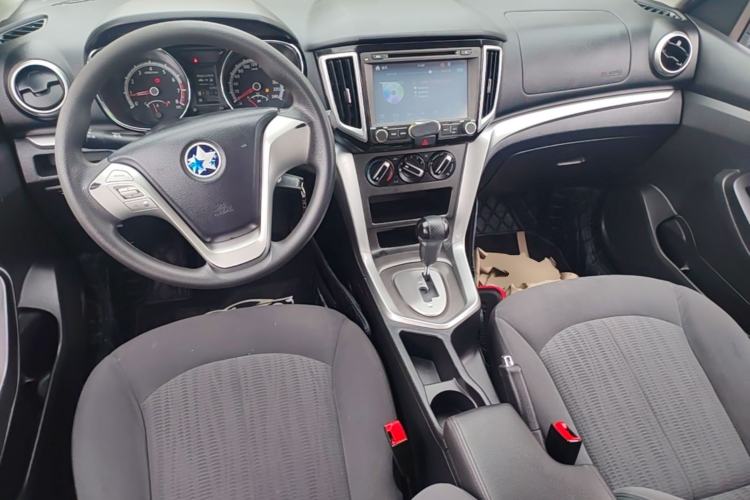 Used Venucia T70 2015 2.0L CVT Smart Choice Edition Center Console